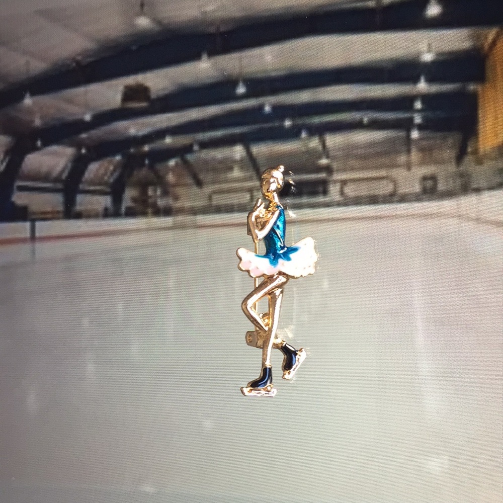 🍏50% OFF/3+...Enamel Skating Girl Brooch